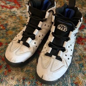 Mens Nike Air Max sz 9.5 high tops. Some wear